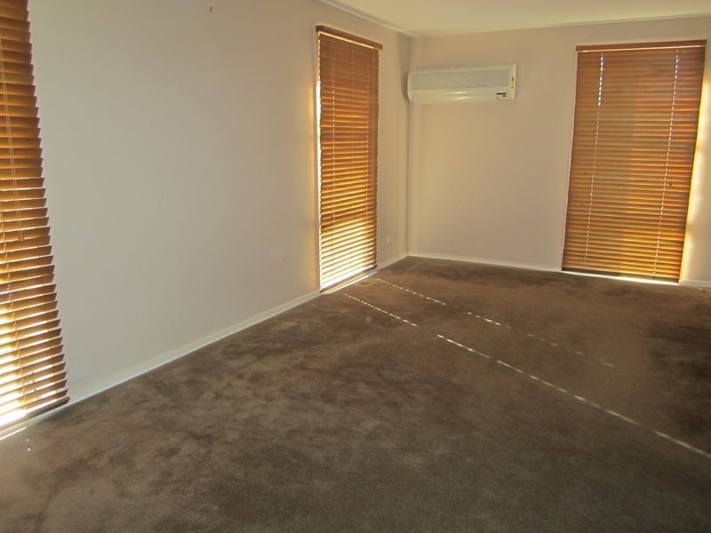 32 Green Valley Crescent, Hampton Park VIC 3976