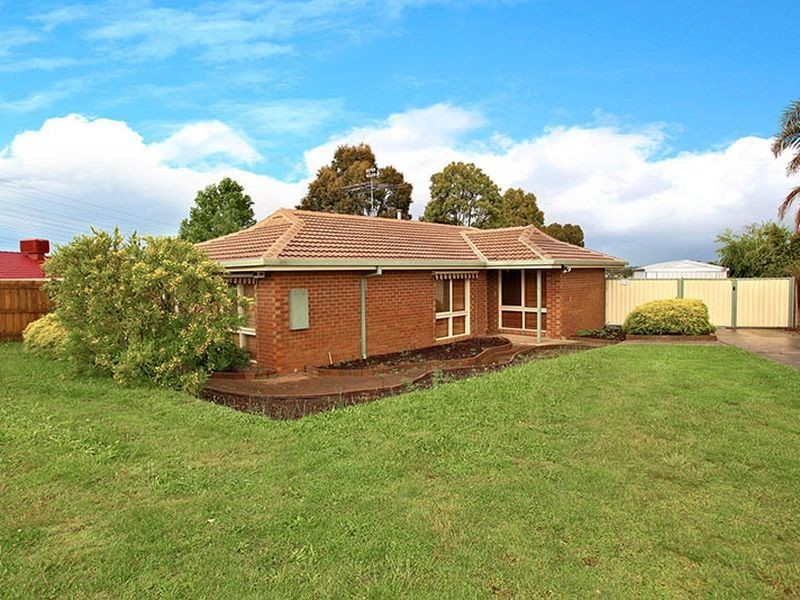 17 George Chudleigh Drive, Hallam VIC 3803