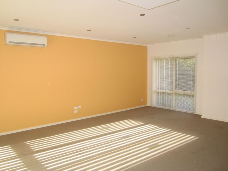 8/25 Main Street, Narre Warren North VIC 3804