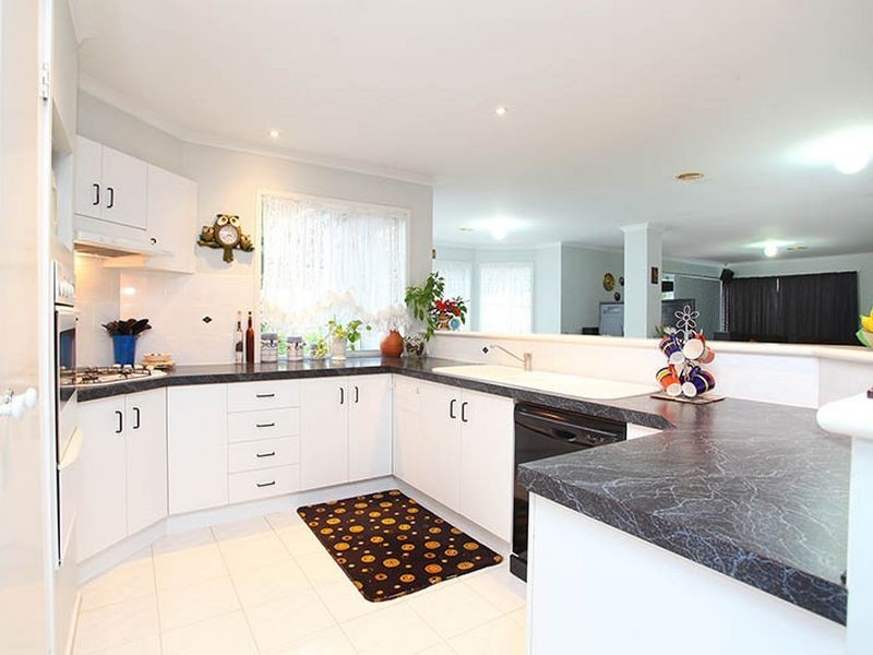 14 Pike Close, Narre Warren South VIC 3805