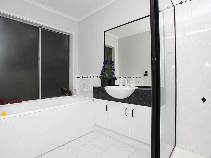 14 Pike Close, Narre Warren South VIC 3805