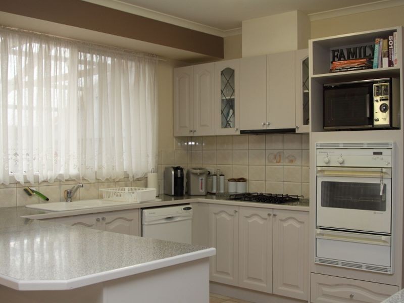 24 Michelle Drive, Hampton Park VIC 3976