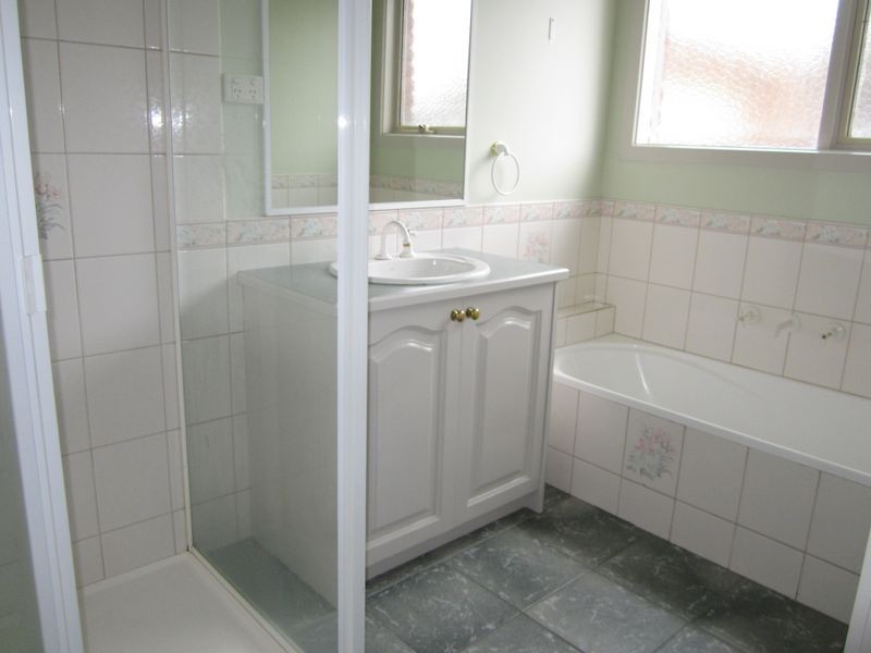 24 Michelle Drive, Hampton Park VIC 3976