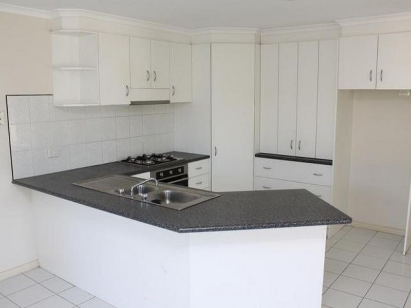 2/20 Robjant Street, Hampton Park VIC 3976