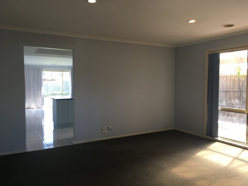 18 Henry Lawson Drive, Lynbrook VIC 3975