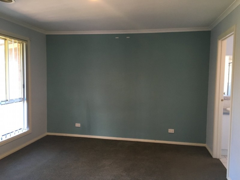 18 Henry Lawson Drive, Lynbrook VIC 3975