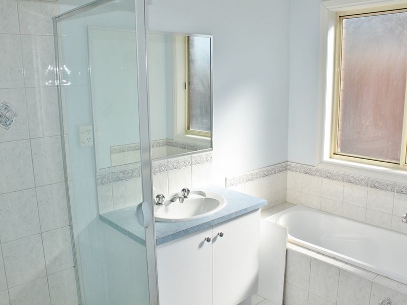 18 Henry Lawson Drive, Lynbrook VIC 3975