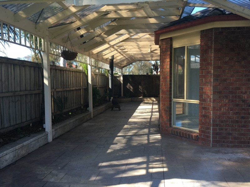 18 Henry Lawson Drive, Lynbrook VIC 3975