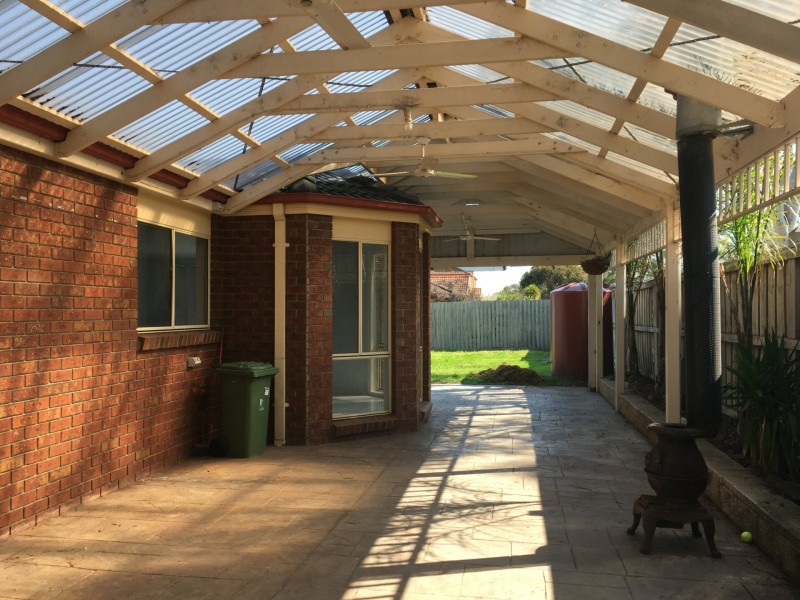 18 Henry Lawson Drive, Lynbrook VIC 3975