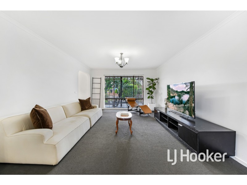 6 Amberly Park Drive, Narre Warren South VIC 3805