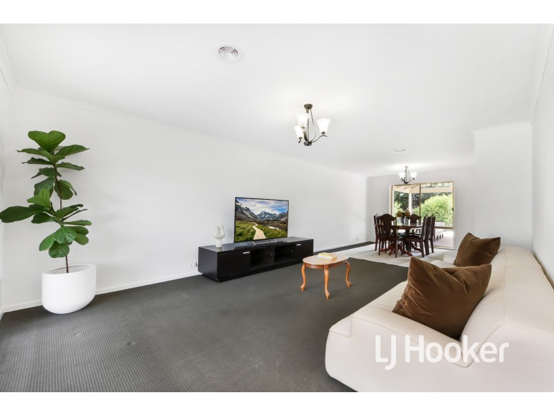 6 Amberly Park Drive, Narre Warren South VIC 3805