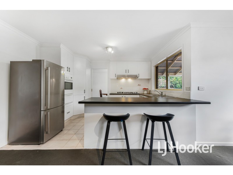 6 Amberly Park Drive, Narre Warren South VIC 3805