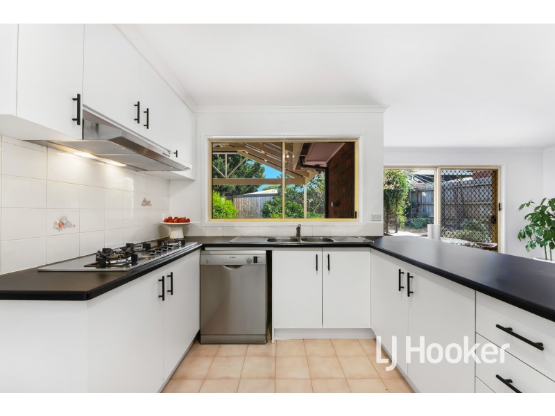 6 Amberly Park Drive, Narre Warren South VIC 3805