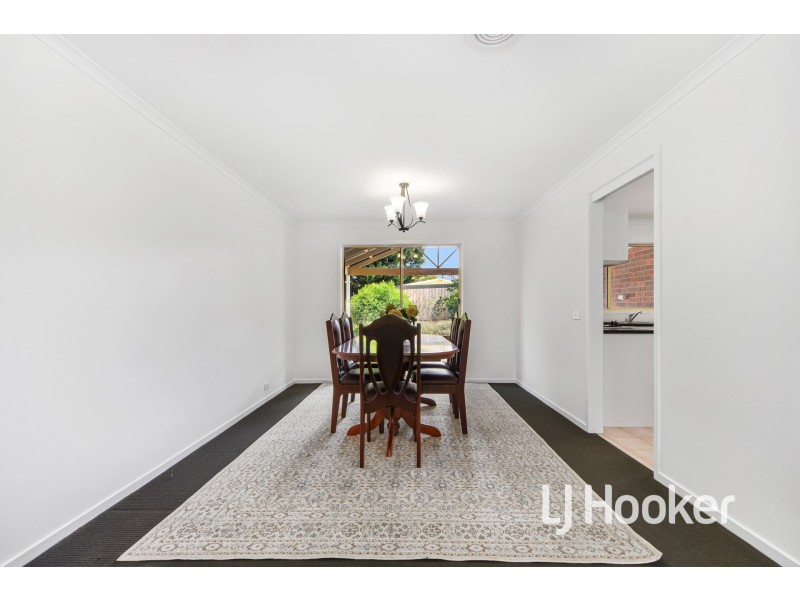 6 Amberly Park Drive, Narre Warren South VIC 3805
