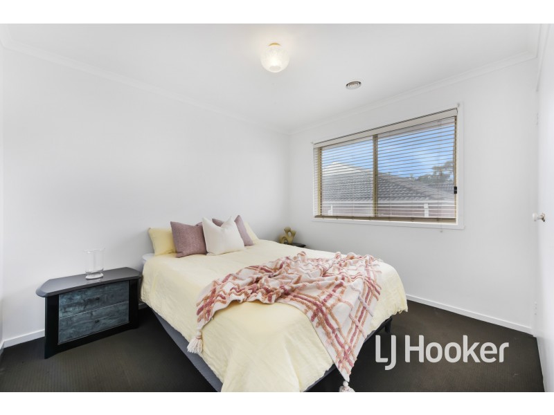 6 Amberly Park Drive, Narre Warren South VIC 3805