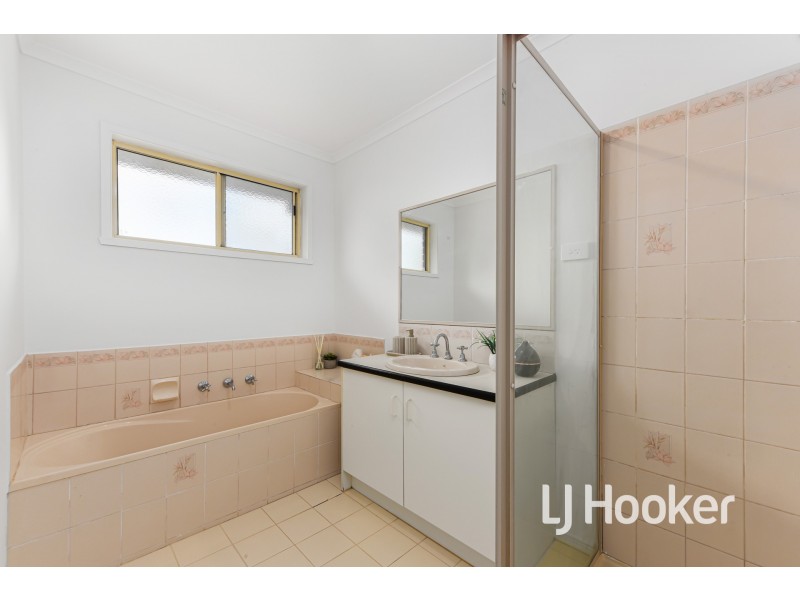 6 Amberly Park Drive, Narre Warren South VIC 3805