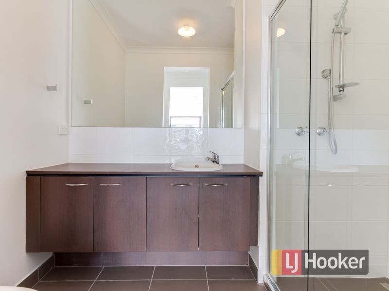 16 Kosciuszko Circuit, Clyde North VIC 3978