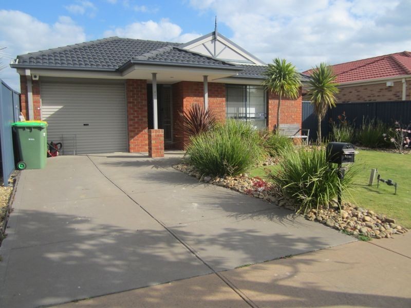 47 The Parkway, Pakenham VIC 3810