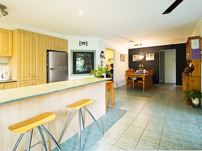 4 Kendari Court, Hampton Park VIC 3976