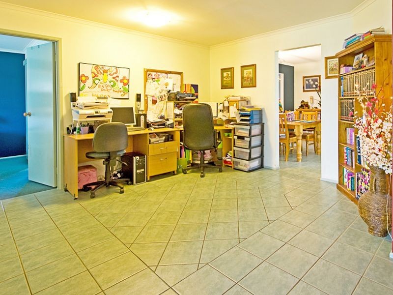 4 Kendari Court, Hampton Park VIC 3976