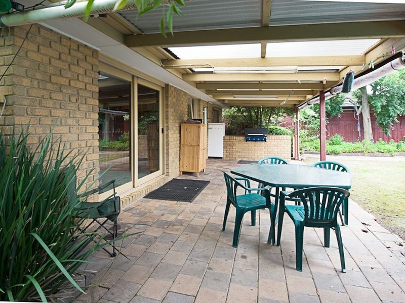4 Kendari Court, Hampton Park VIC 3976