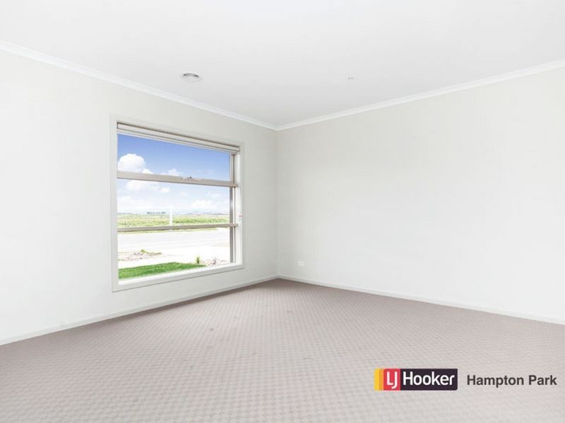 48 Mannavue Boulevard, Cranbourne North VIC 3977