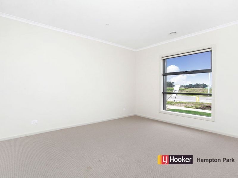 48 Mannavue Boulevard, Cranbourne North VIC 3977