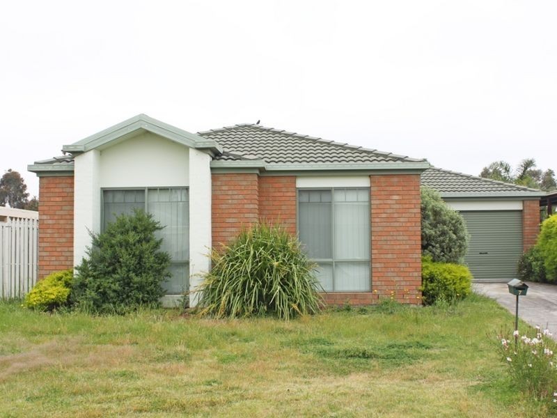 7 Woodside Close, Hampton Park VIC 3976