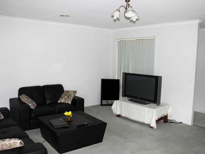 7 Woodside Close, Hampton Park VIC 3976