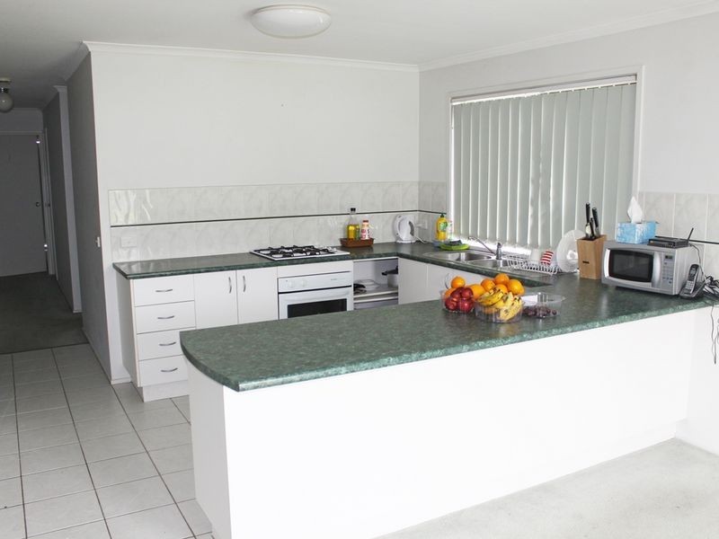 7 Woodside Close, Hampton Park VIC 3976