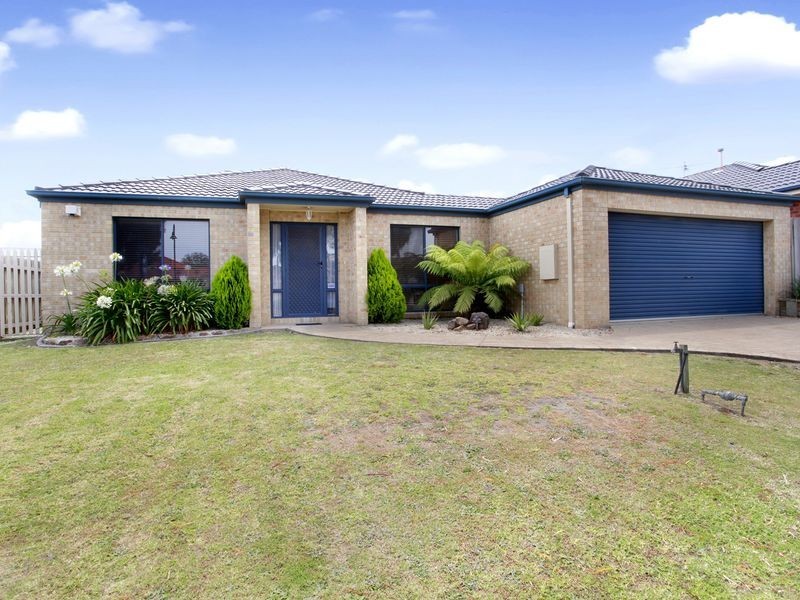 8 Dennis Close, Lynbrook VIC 3975