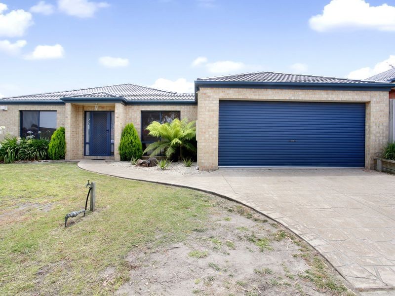 8 Dennis Close, Lynbrook VIC 3975