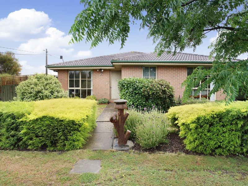 16 Ellindale Close, Hampton Park VIC 3976