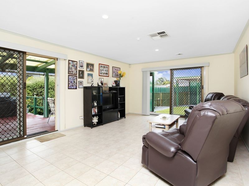 16 Ellindale Close, Hampton Park VIC 3976
