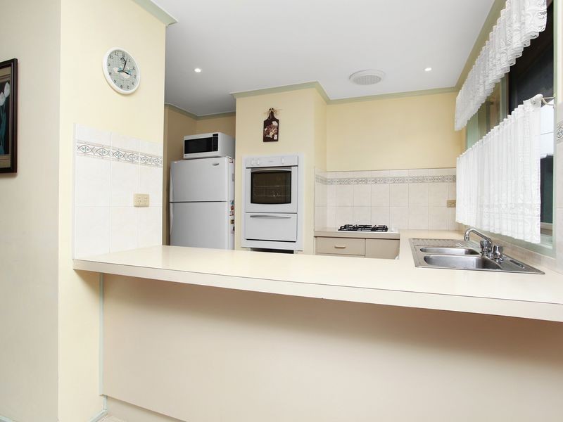 16 Ellindale Close, Hampton Park VIC 3976