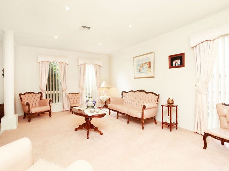 12 Sugarloaf Boulevard, Lynbrook VIC 3975