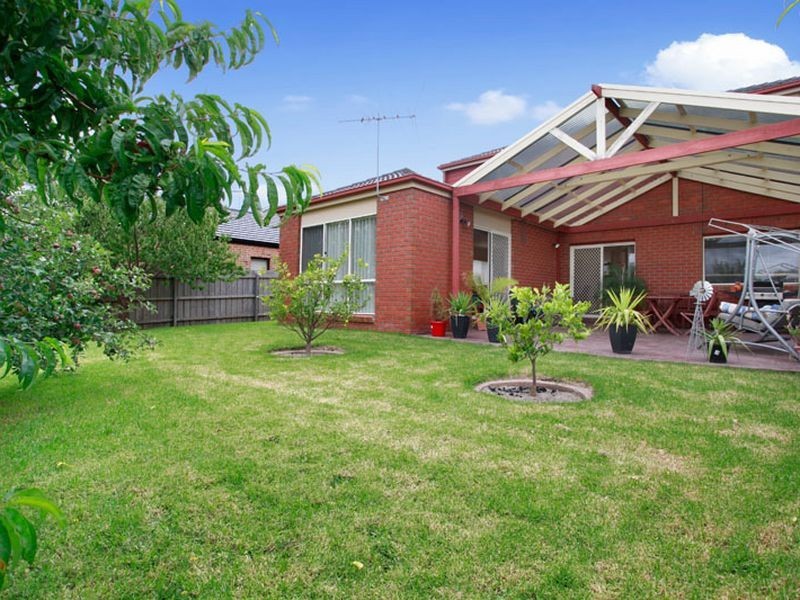 12 Sugarloaf Boulevard, Lynbrook VIC 3975