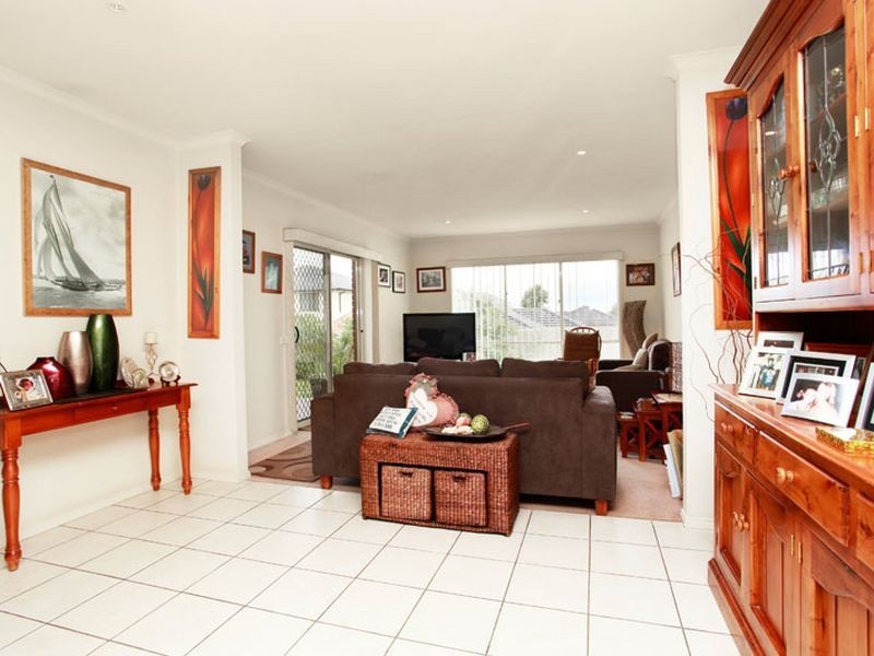 12 Sugarloaf Boulevard, Lynbrook VIC 3975