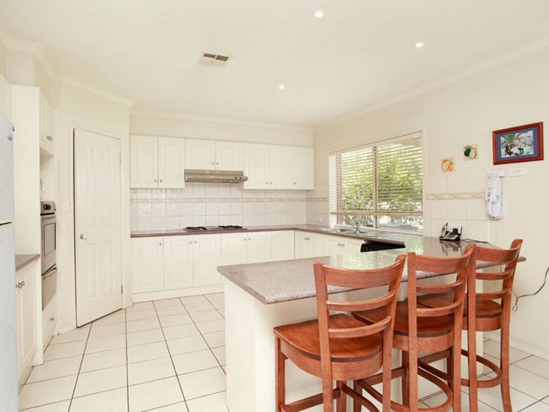 12 Sugarloaf Boulevard, Lynbrook VIC 3975