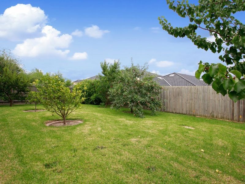 12 Sugarloaf Boulevard, Lynbrook VIC 3975