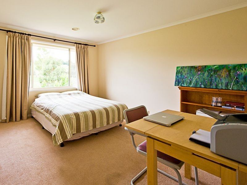 92 Crawley Road, Narre Warren North VIC 3804