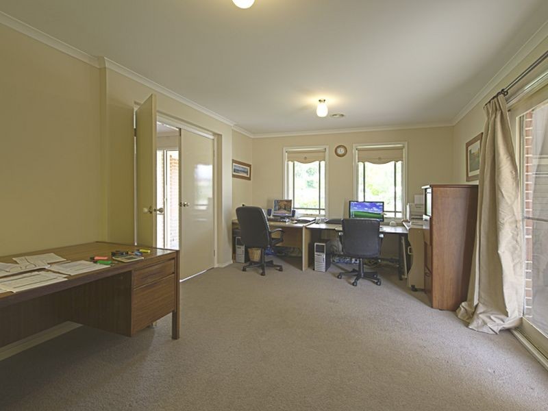 92 Crawley Road, Narre Warren North VIC 3804