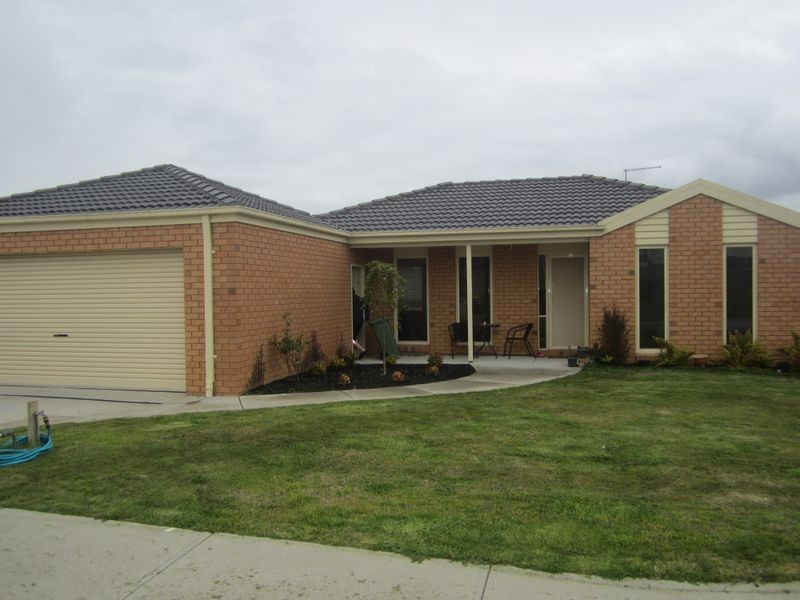 2 Spencer Place, Pakenham VIC 3810