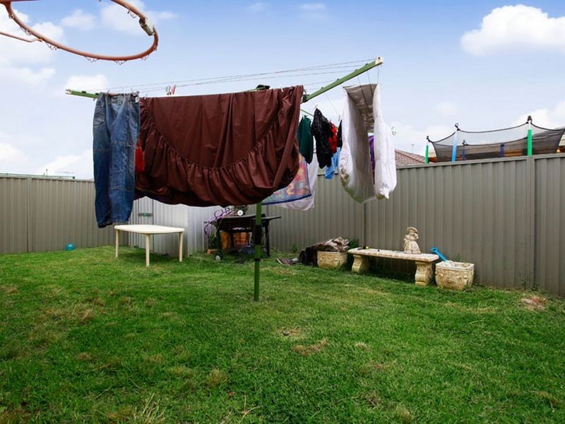 9 Mossman Drive, Cranbourne East VIC 3977