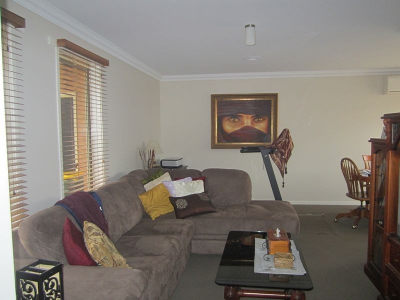 2 Spencer Place, Pakenham VIC 3810