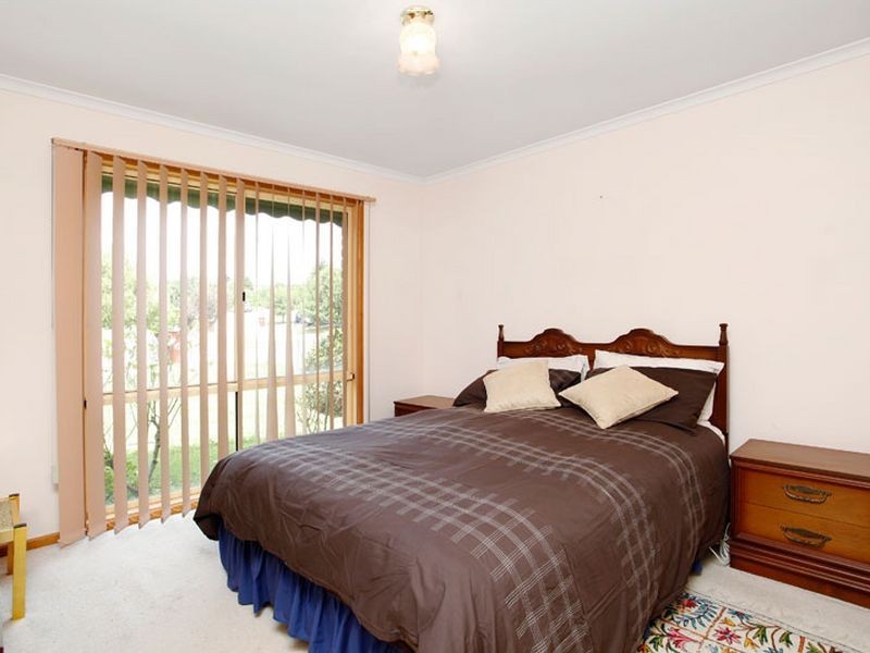 27 Cumberland Chase, Hampton Park VIC 3976