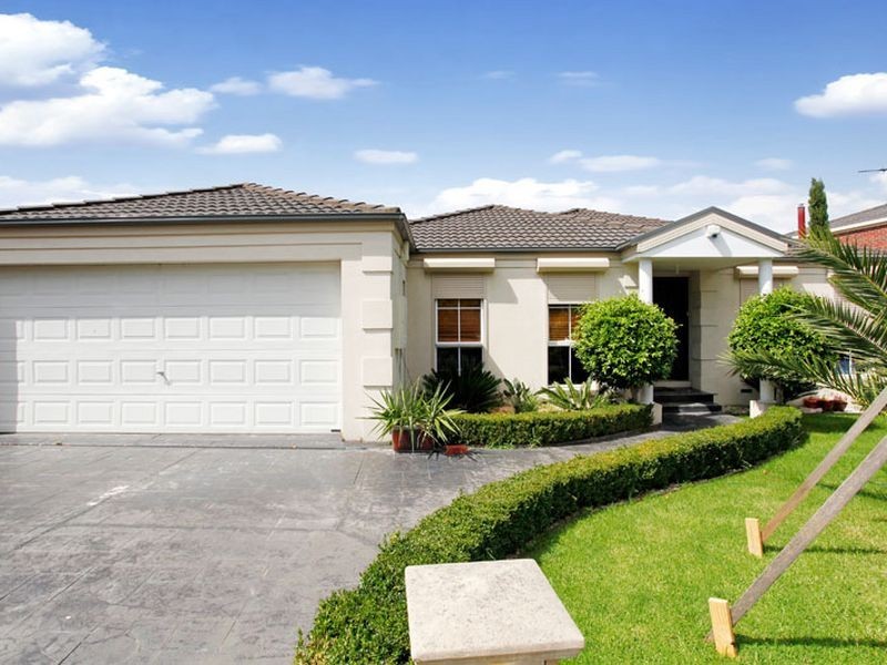 10 Hillrise Close, Narre Warren South VIC 3805