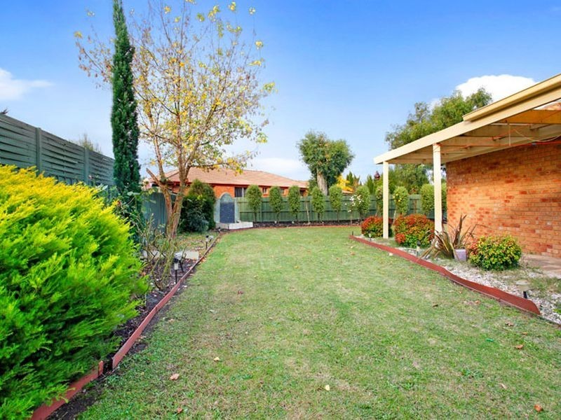 43 Bemersyde Drive, Berwick VIC 3806