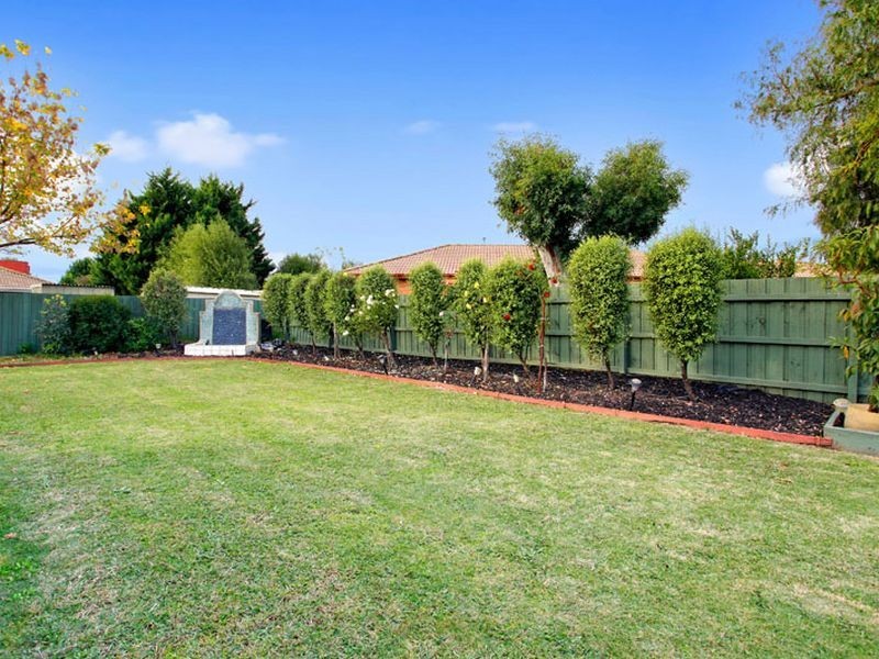 43 Bemersyde Drive, Berwick VIC 3806