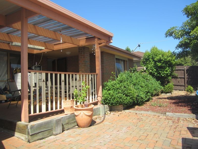 10 Simon Court, Hampton Park VIC 3976